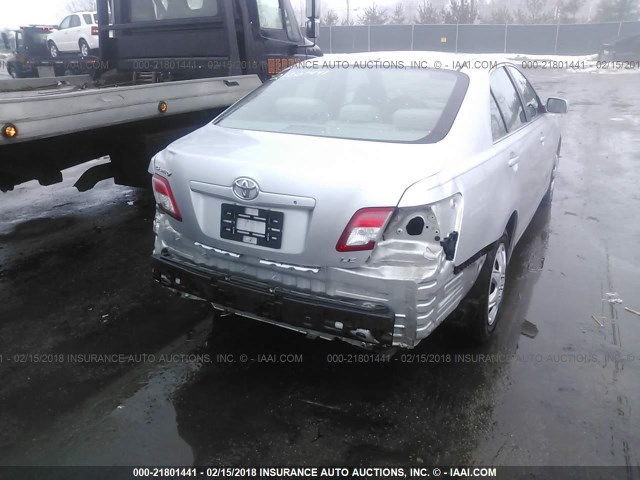 4T4BF3EK3AR002789 - 2010 TOYOTA CAMRY SE/LE/XLE SILVER photo 4