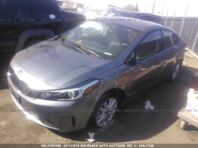 3KPFL4A7XHE158840 - 2017 KIA FORTE LX/S GRAY photo 2