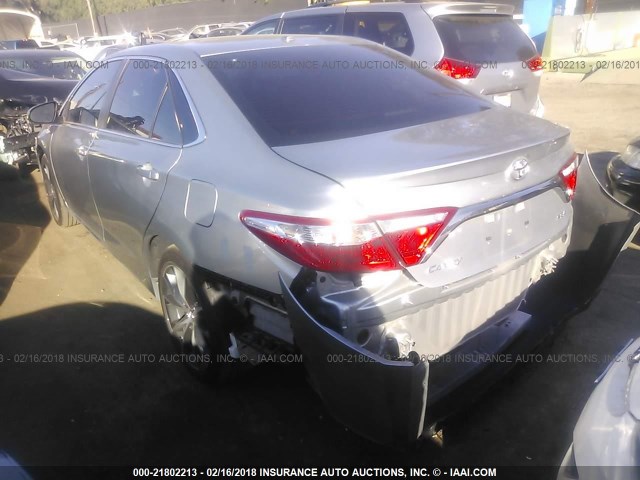 4T1BF1FK0GU247457 - 2016 TOYOTA CAMRY LE/XLE/SE/XSE SILVER photo 3