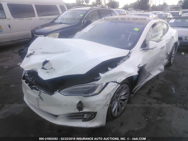 5YJSA1E24HF229915 - 2017 TESLA MODEL S WHITE photo 2