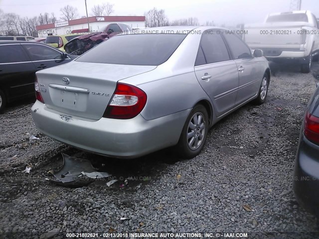 JTDBF30KX20012492 - 2002 TOYOTA CAMRY LE/XLE/SE ვერცხლისფერი ფოტო 4