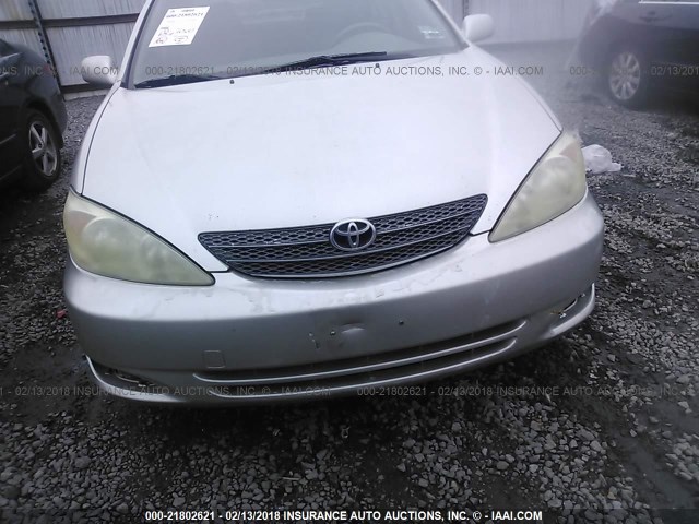 JTDBF30KX20012492 - 2002 TOYOTA CAMRY LE/XLE/SE ვერცხლისფერი ფოტო 6