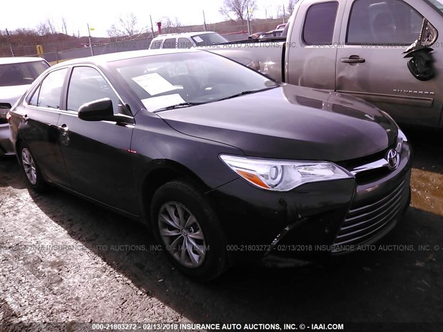 4T4BF1FK9GR584196 - 2016 TOYOTA CAMRY LE/XLE/SE/XSE შავი ფოტო 1