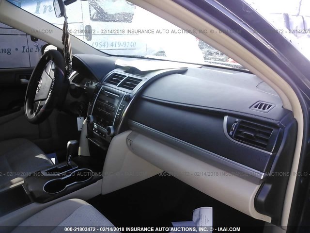 4T1BF1FKXCU532161 - 2012 TOYOTA CAMRY SE/LE/XLE BLACK photo 5