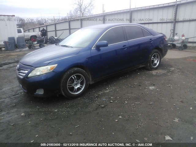 4T1BF3EK8BU686184 - 2011 TOYOTA CAMRY SE/LE/XLE BLUE photo 2