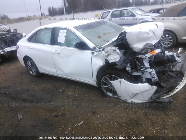 4T1BF1FK5GU137570 - 2016 TOYOTA CAMRY LE/XLE/SE/XSE WHITE photo 1