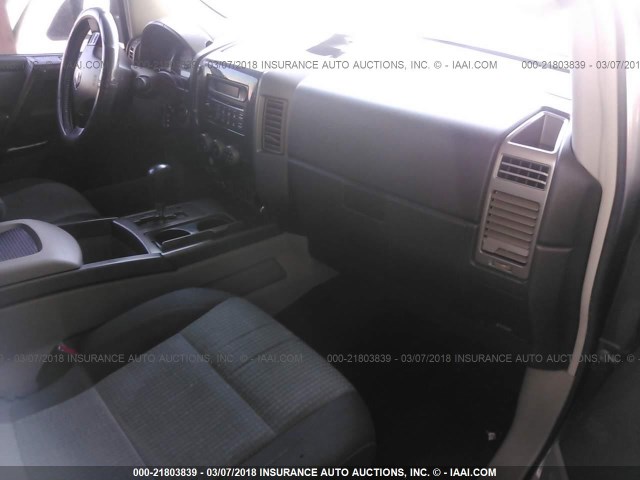 1N6AA06A44N587262 - 2004 NISSAN TITAN XE/SE/LE GRAY photo 5