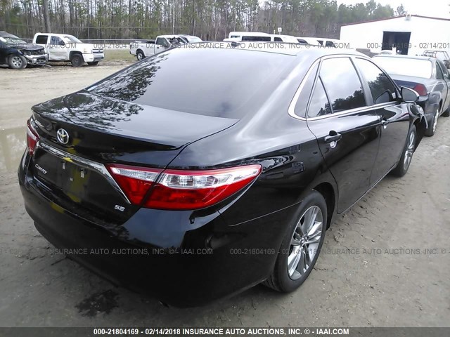 4T1BF1FK6FU988789 - 2015 TOYOTA CAMRY LE/XLE/SE/XSE BLACK photo 4