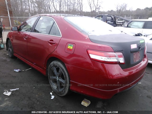 4T1BF3EK1AU098822 - 2010 TOYOTA CAMRY SE/LE/XLE RED photo 3