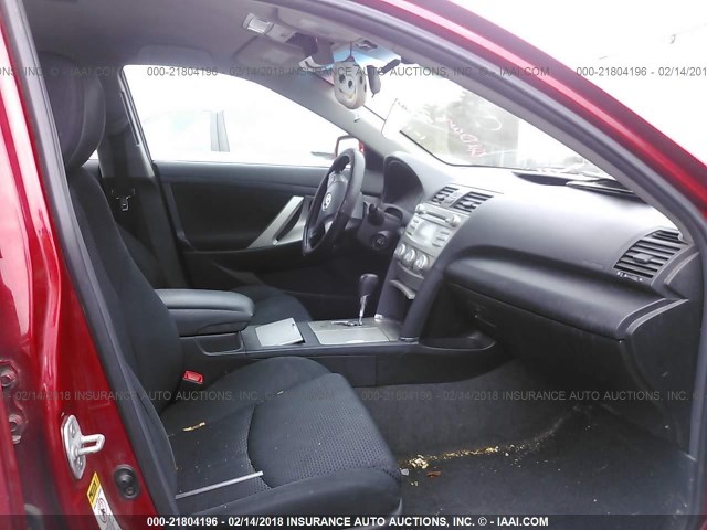 4T1BF3EK1AU098822 - 2010 TOYOTA CAMRY SE/LE/XLE RED photo 5