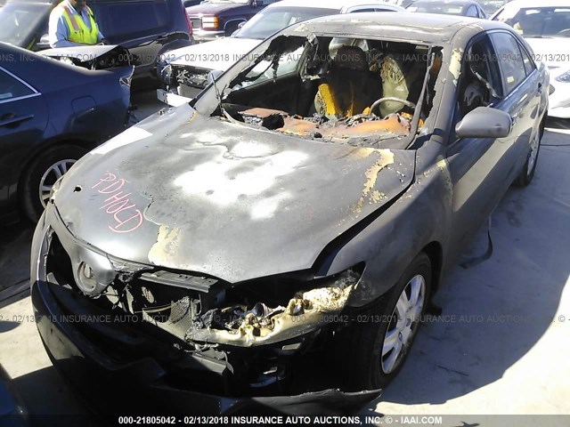 4T4BE46K28R042623 - 2008 TOYOTA CAMRY CE/LE/XLE/SE GRAY photo 2