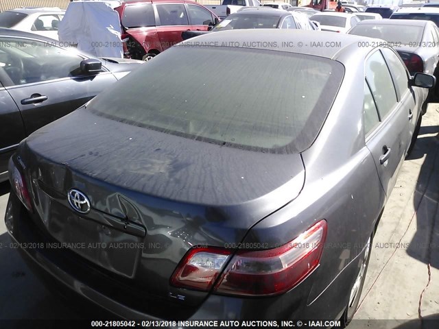 4T4BE46K28R042623 - 2008 TOYOTA CAMRY CE/LE/XLE/SE GRAY photo 4