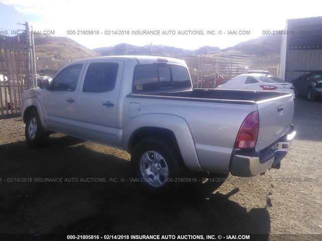 3TMLU42N16M004453 - 2006 TOYOTA TACOMA DOUBLE CAB ვერცხლისფერი ფოტო 3
