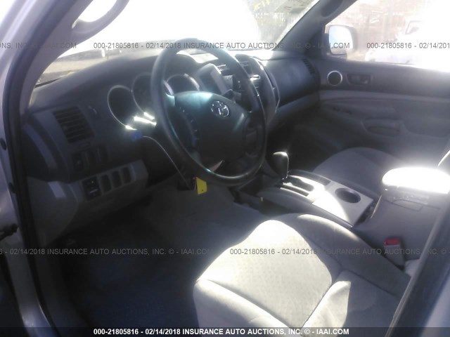 3TMLU42N16M004453 - 2006 TOYOTA TACOMA DOUBLE CAB ვერცხლისფერი ფოტო 5