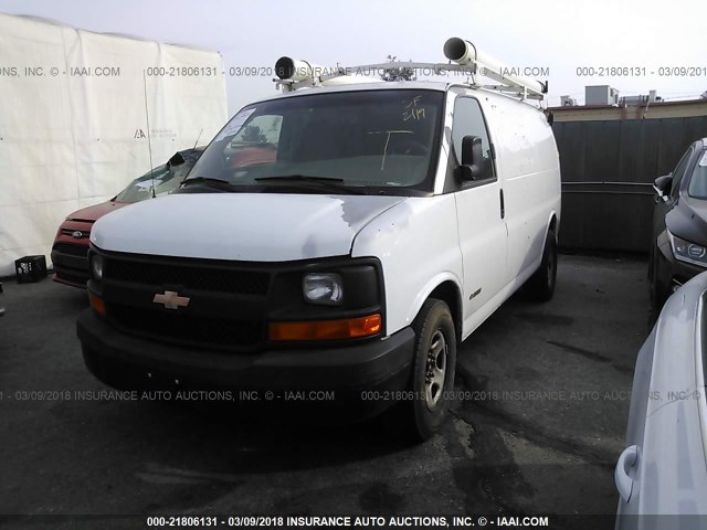 1GCFG25T631230063 - 2003 CHEVROLET EXPRESS G2500  WHITE photo 2