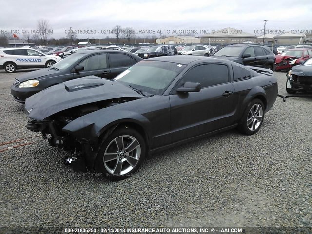1ZVHT82H985118409 - 2008 FORD MUSTANG GT GRAY photo 2