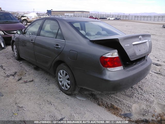 4T1BE32K15U606915 - 2005 TOYOTA CAMRY LE/XLE/SE GRAY photo 3