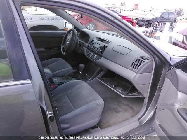 4T1BE32K15U606915 - 2005 TOYOTA CAMRY LE/XLE/SE GRAY photo 5