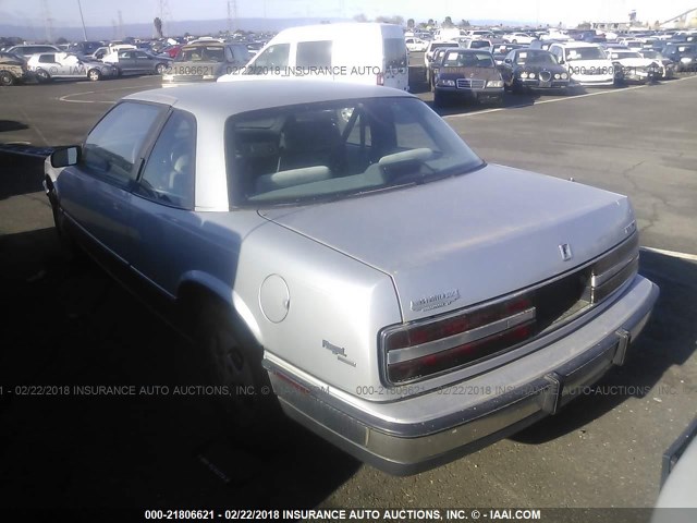 2G4WD14WXJ1482206 - 1988 BUICK REGAL LIMITED SILVER photo 3