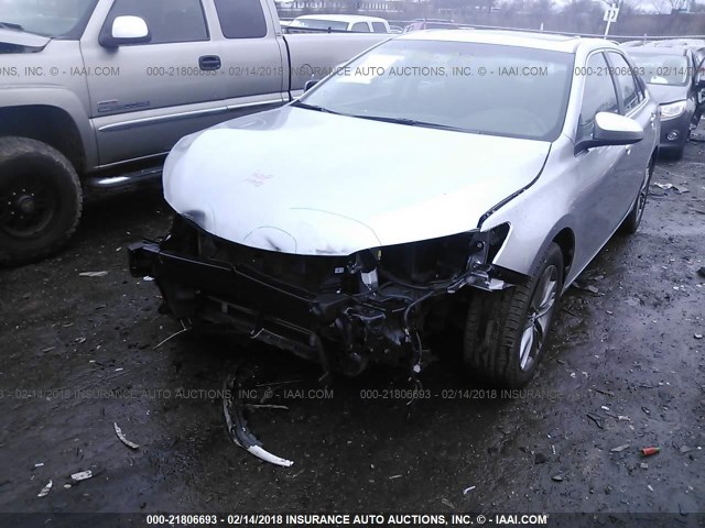 4T1BF1FK0GU164711 - 2016 TOYOTA CAMRY LE/XLE/SE/XSE SILVER photo 6