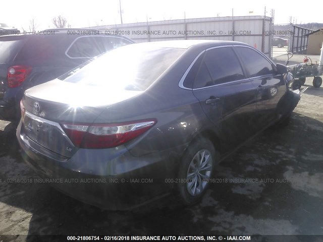 4T4BF1FK0GR518748 - 2016 TOYOTA CAMRY LE/XLE/SE/XSE GRAY photo 4