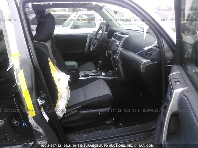 JTEBU5JR3H5406825 - 2017 TOYOTA 4RUNNER SR5 PREM/LTDL/TRAIL/TRD 灰色 照片 5