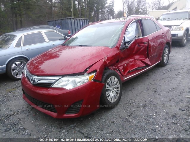 4T1BF1FK3CU538318 - 2012 TOYOTA CAMRY SE/LE/XLE RED photo 2