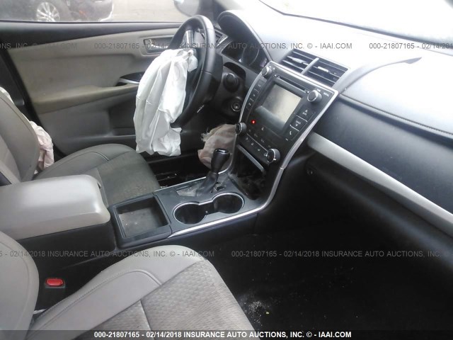 4T1BF1FK4FU016785 - 2015 TOYOTA CAMRY LE/XLE/SE/XSE BLACK photo 5