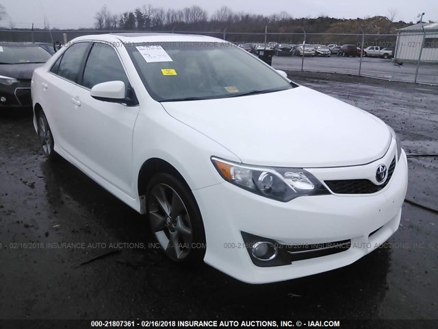 4T1BF1FK9EU736419 - 2014 TOYOTA CAMRY L/SE/LE/XLE 白色 照片 1