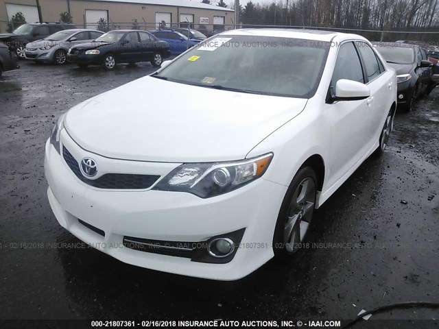 4T1BF1FK9EU736419 - 2014 TOYOTA CAMRY L/SE/LE/XLE 白色 照片 2