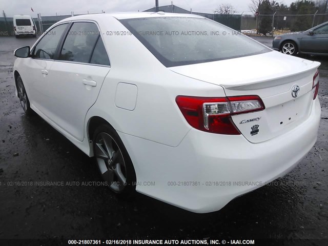 4T1BF1FK9EU736419 - 2014 TOYOTA CAMRY L/SE/LE/XLE WHITE photo 3