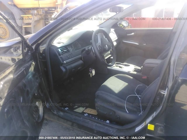 4T1BF1FK8EU396549 - 2014 TOYOTA CAMRY L/SE/LE/XLE შავი ფოტო 5