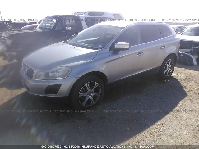 YV4902DZXB2187392 - 2011 VOLVO XC60 T6 SILVER photo 2