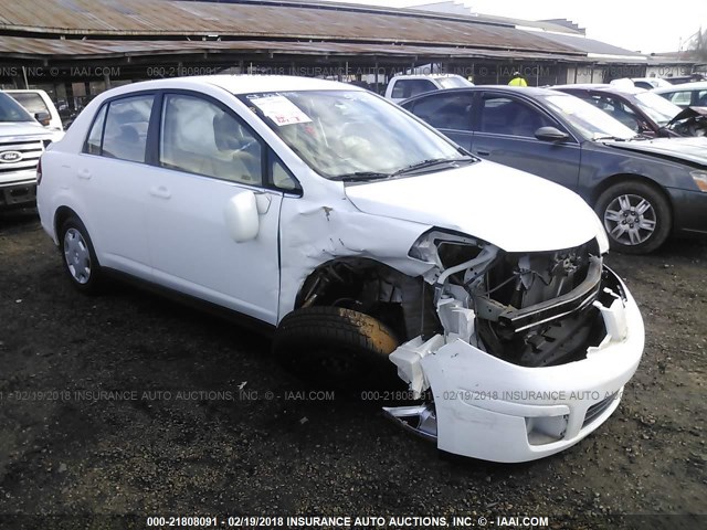 3N1BC11EX7L406903 - 2007 NISSAN VERSA S/SL WHITE photo 1