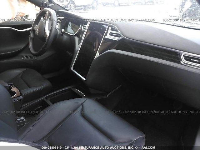 5YJSA1E13GF174573 - 2016 TESLA MODEL S GRAY photo 5