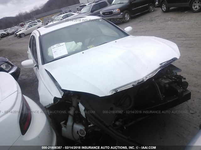 1C3BC8FGXBN575364 - 2011 CHRYSLER 200 S WHITE photo 1