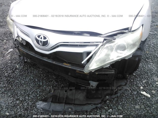 4T4BF3EKXBR167319 - 2011 TOYOTA CAMRY SE/LE/XLE SILVER photo 6