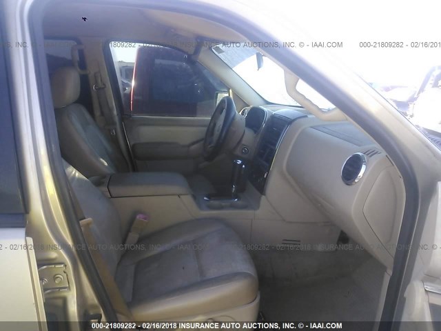 1FMEU63E26UB21596 - 2006 FORD EXPLORER XLT BEIGE photo 5