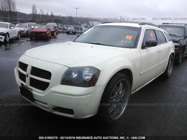 2D4FV48T45H598083 - 2005 DODGE MAGNUM SE WHITE photo 2