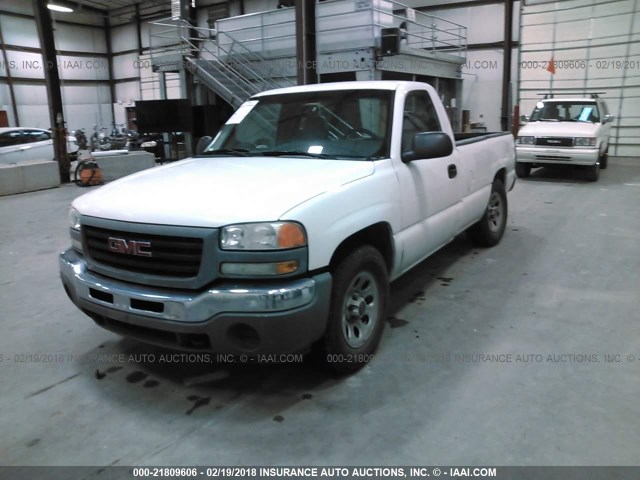 1GTEC14V85Z900625 - 2005 GMC NEW SIERRA C1500 WHITE photo 2