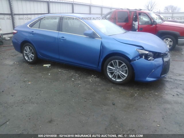 4T1BF1FKXHU686585 - 2017 TOYOTA CAMRY LE/XLE/SE/XSE BLUE photo 1