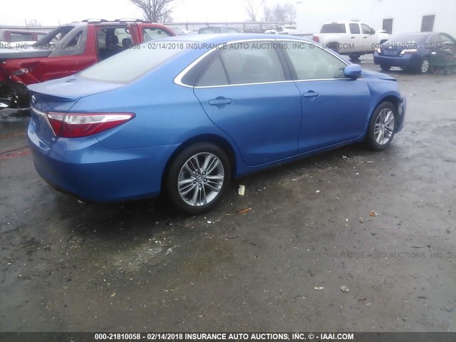 4T1BF1FKXHU686585 - 2017 TOYOTA CAMRY LE/XLE/SE/XSE BLUE photo 4