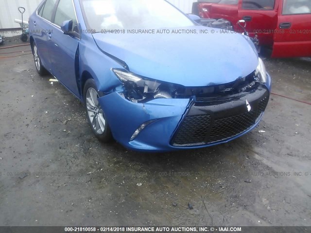 4T1BF1FKXHU686585 - 2017 TOYOTA CAMRY LE/XLE/SE/XSE BLUE photo 6