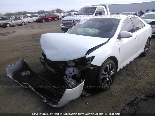 4T1BF1FK8CU111099 - 2012 TOYOTA CAMRY SE/LE/XLE WHITE photo 2