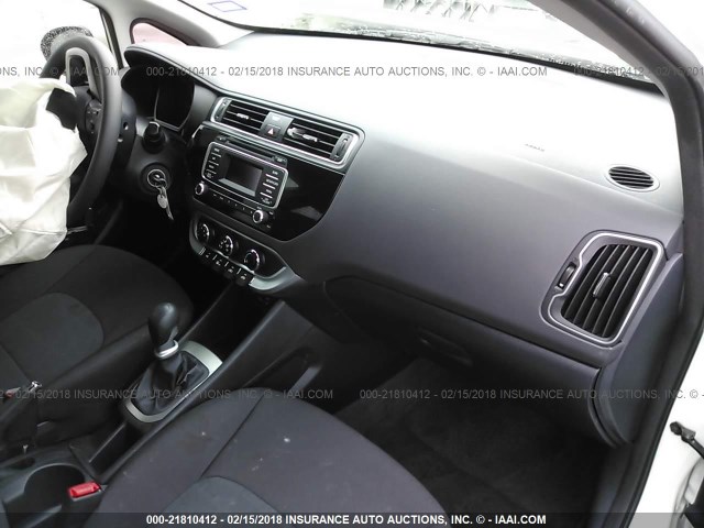 KNADM4A3XH6062131 - 2017 KIA RIO LX Սպիտակ լուսանկար 5