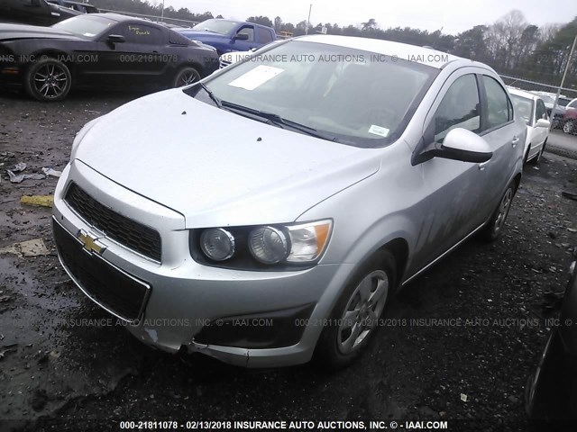 1G1JA5SH0F4178034 - 2015 CHEVROLET SONIC LS ვერცხლისფერი ფოტო 2