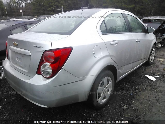 1G1JA5SH0F4178034 - 2015 CHEVROLET SONIC LS ვერცხლისფერი ფოტო 4