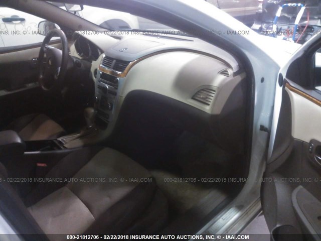 1G1ZC5EU4BF366821 - 2011 CHEVROLET MALIBU 1LT 白色 照片 5