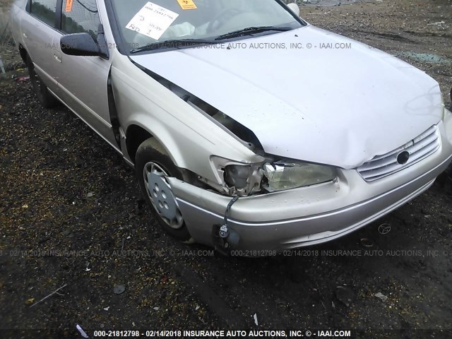 4T1BG22KXVU758552 - 1997 TOYOTA CAMRY CE/LE/XLE 金色 照片 6