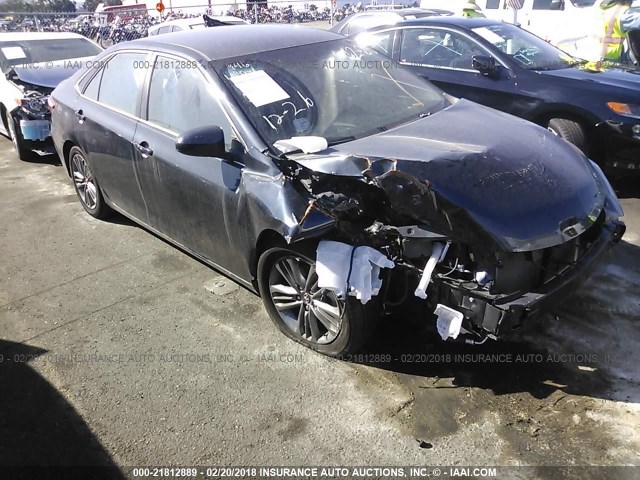 4T1BF1FK8HU373115 - 2017 TOYOTA CAMRY LE/XLE/SE/XSE მუქი ლურჯი ფოტო 1